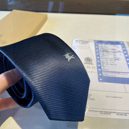👔👔 Tie showcases exquisite craftsmanship and fashionable elegance