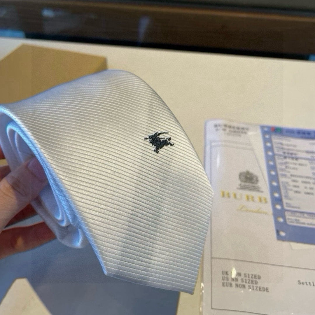 👔👔 Tie showcases exquisite craftsmanship and fashionable elegance