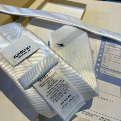 👔👔 Tie showcases exquisite craftsmanship and fashionable elegance