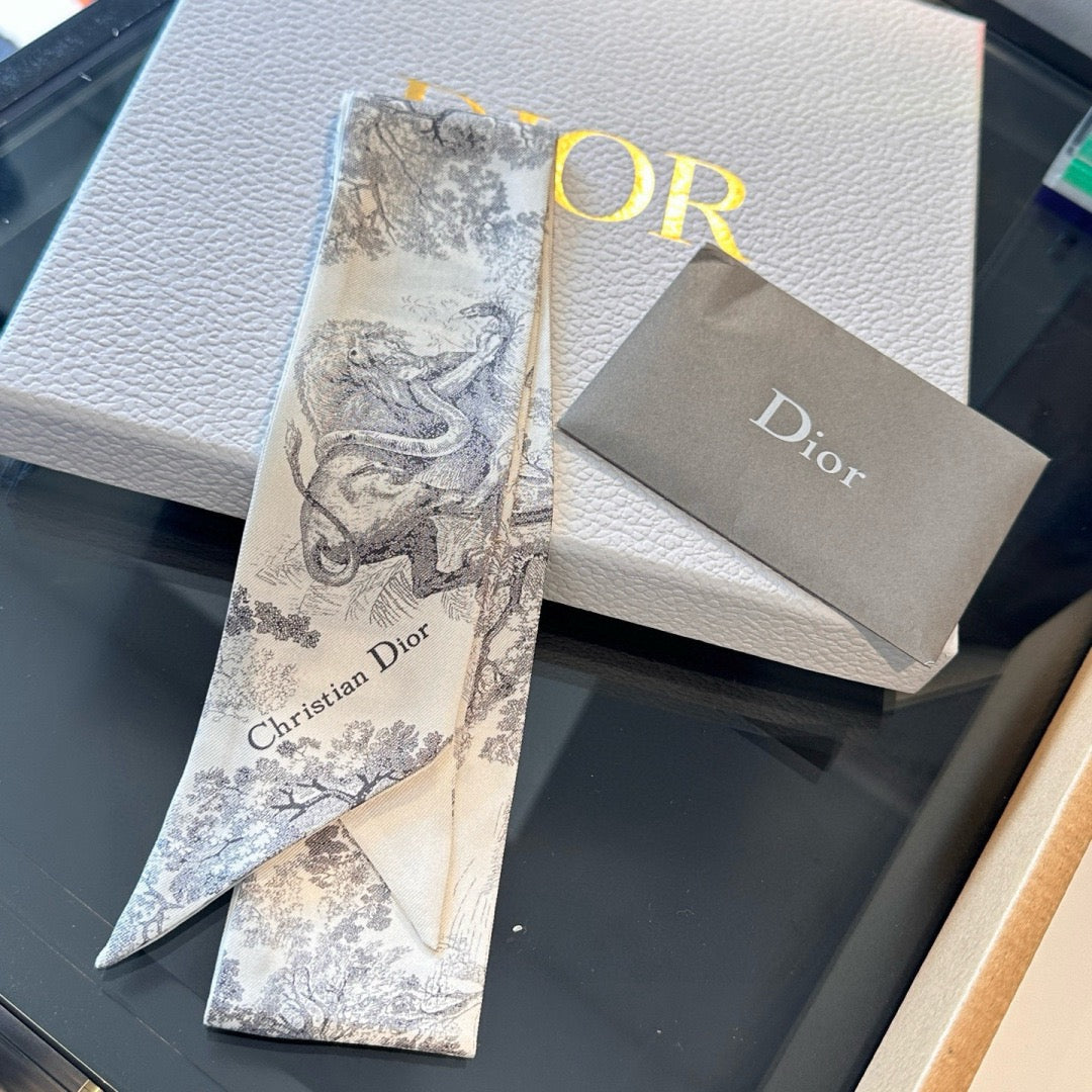 New twill silk square scarf