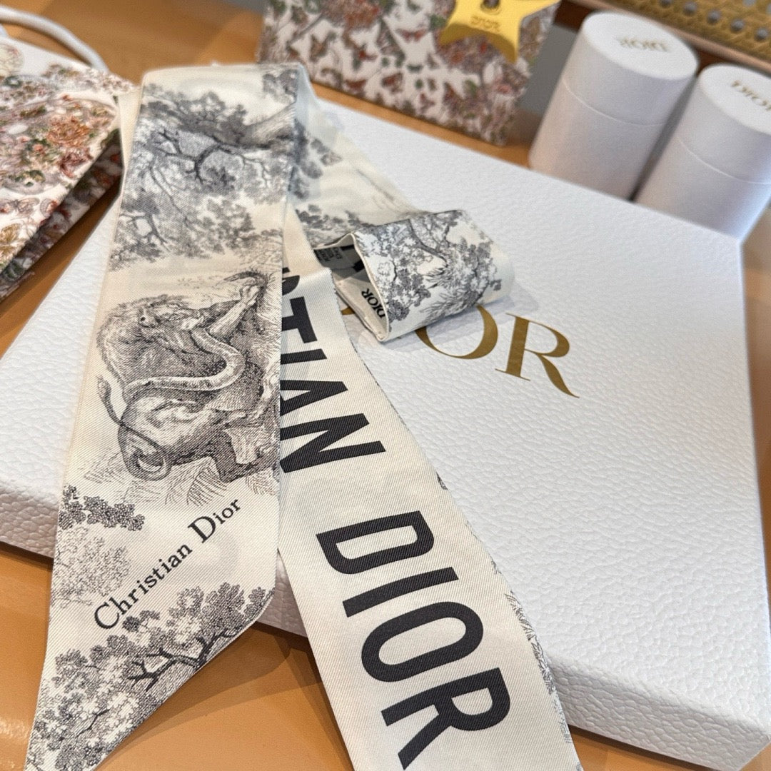 New twill silk square scarf