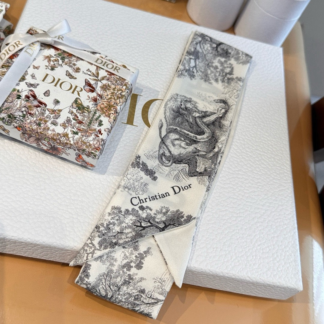 New twill silk square scarf