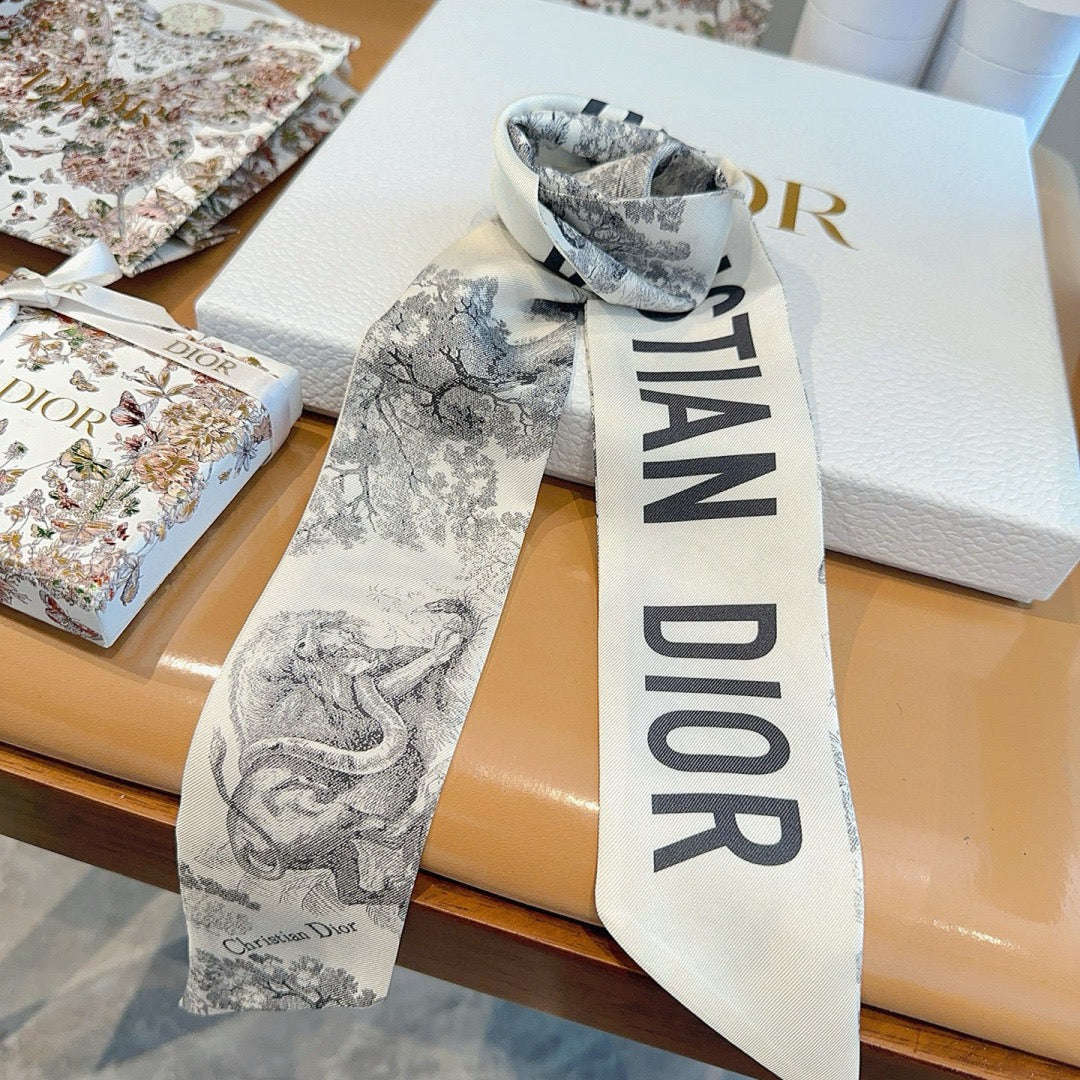 New twill silk square scarf