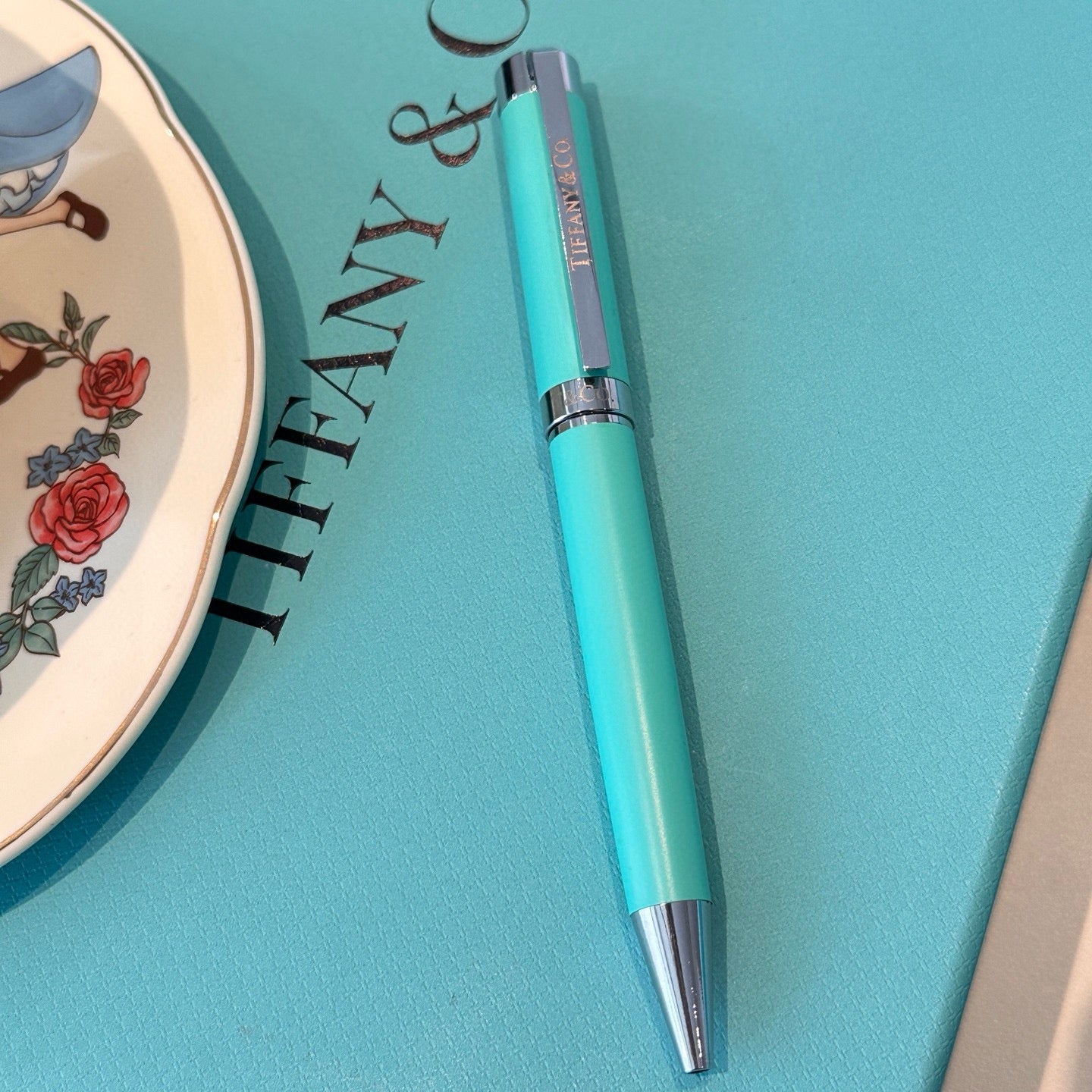 3-piece set of intelligent temperature display insulated cup ➕ Hand crafted signature pen with copper rod ➕ Super wind resistant 8-bone sunny umbrella