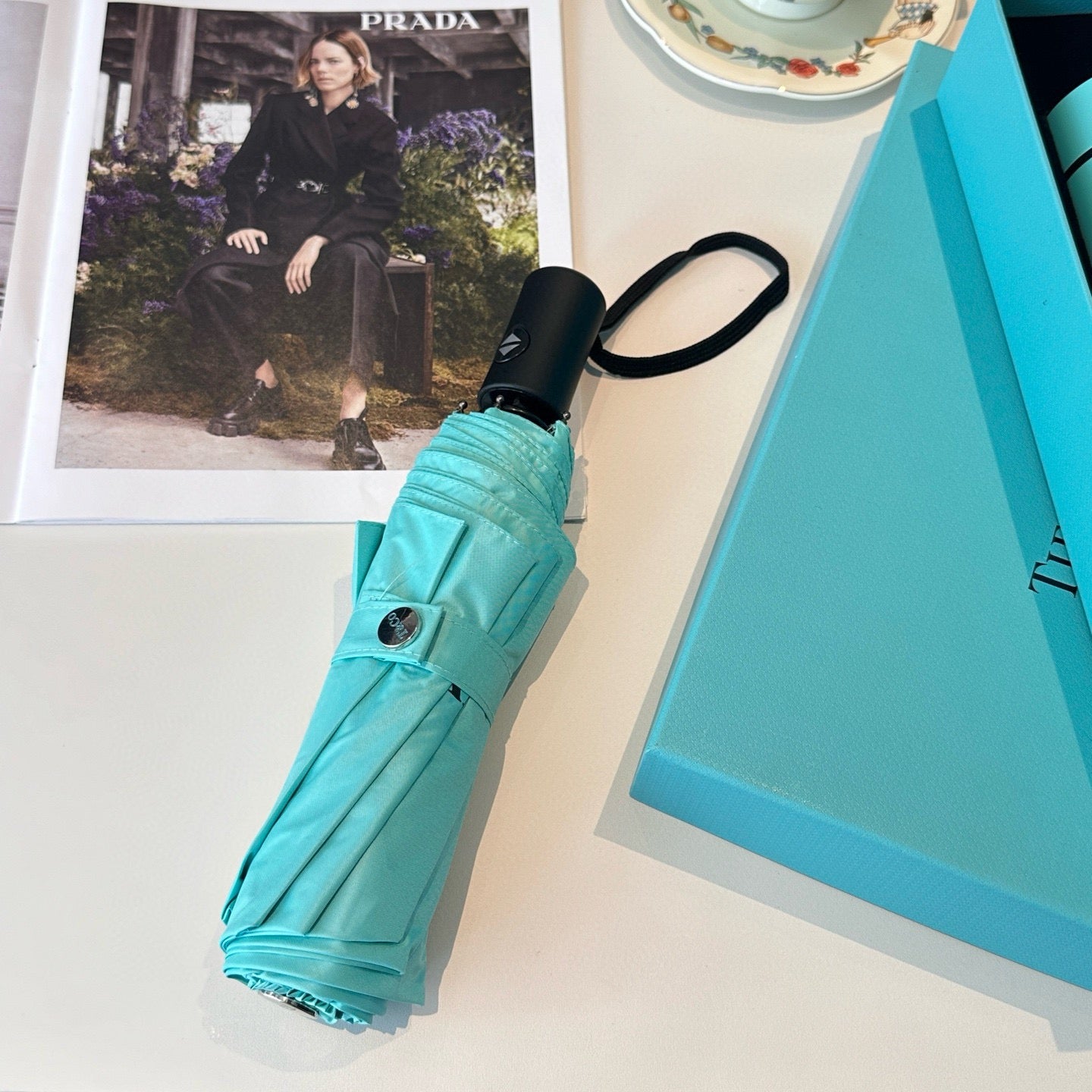 3-piece set of intelligent temperature display insulated cup ➕ Hand crafted signature pen with copper rod ➕ Super wind resistant 8-bone sunny umbrella