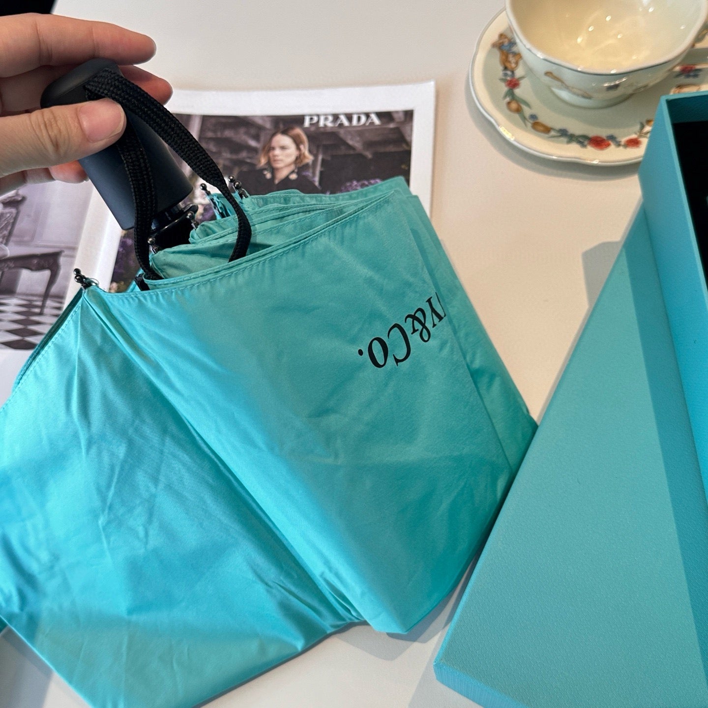 3-piece set of intelligent temperature display insulated cup ➕ Hand crafted signature pen with copper rod ➕ Super wind resistant 8-bone sunny umbrella