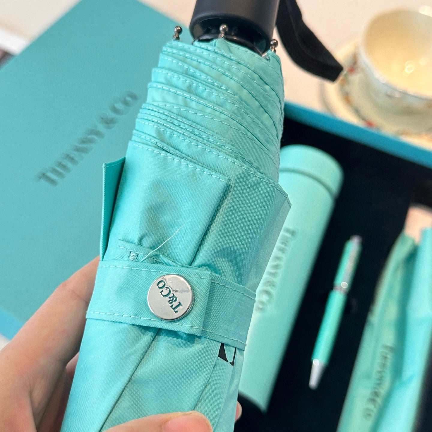 3-piece set of intelligent temperature display insulated cup ➕ Hand crafted signature pen with copper rod ➕ Super wind resistant 8-bone sunny umbrella