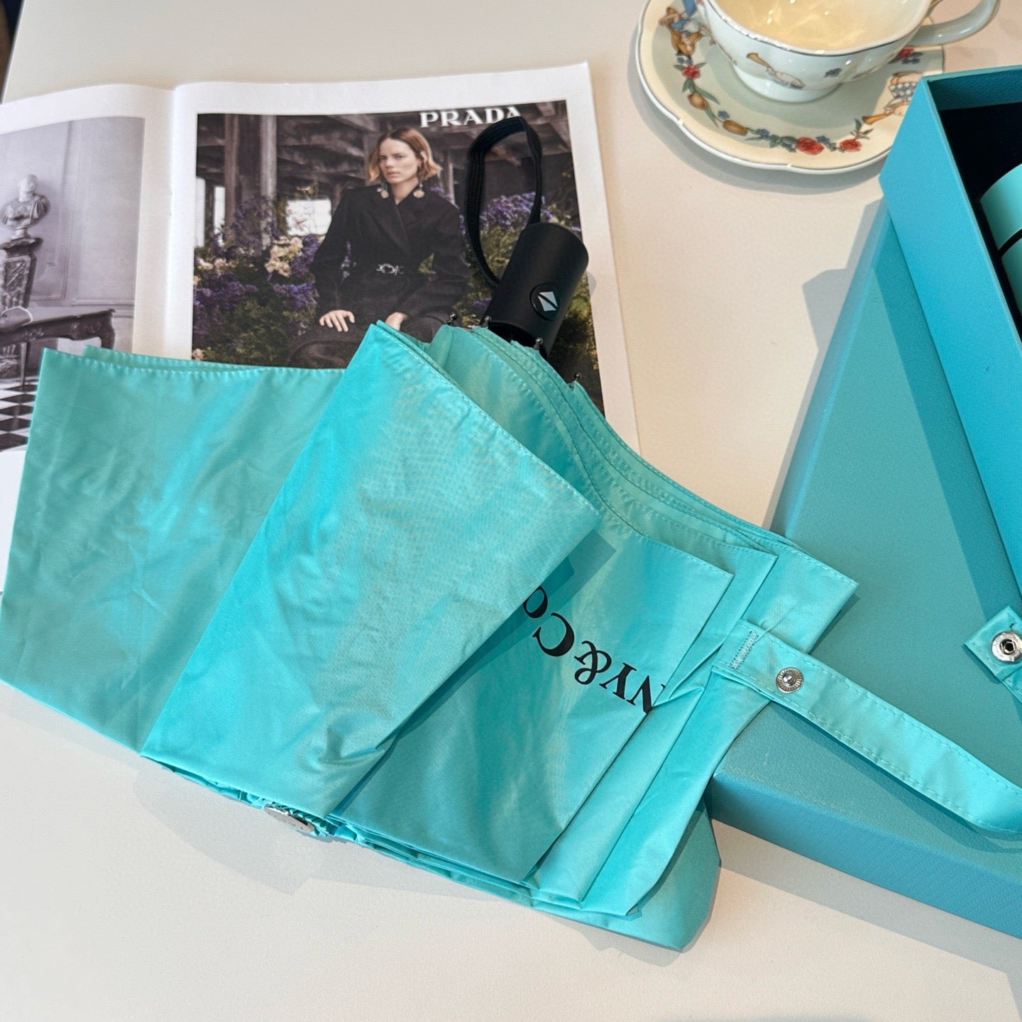 3-piece set of intelligent temperature display insulated cup ➕ Hand crafted signature pen with copper rod ➕ Super wind resistant 8-bone sunny umbrella