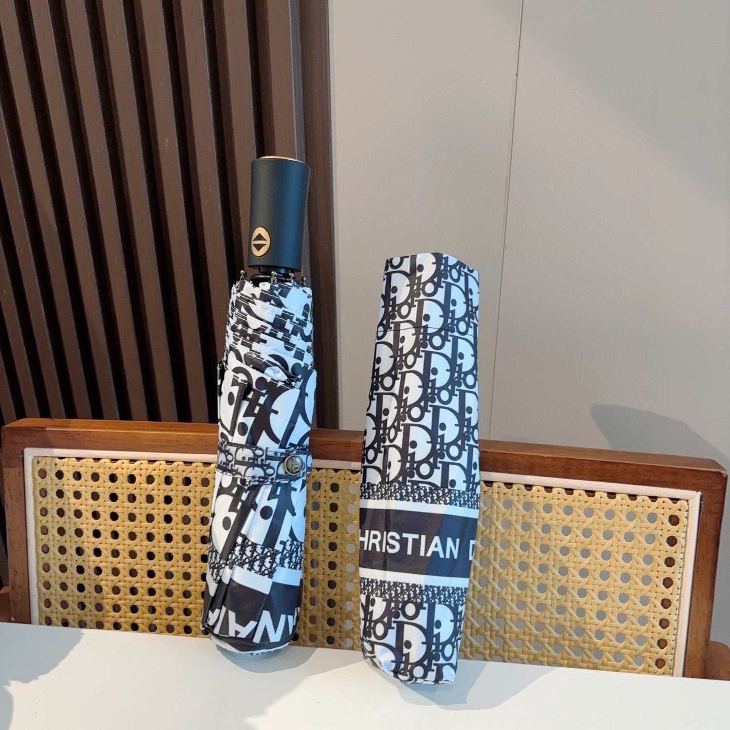 Triple fold automatic folding umbrella