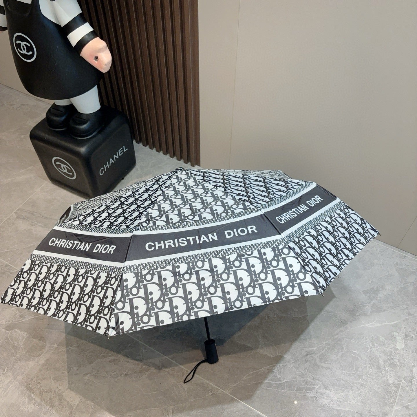 Triple fold automatic folding umbrella