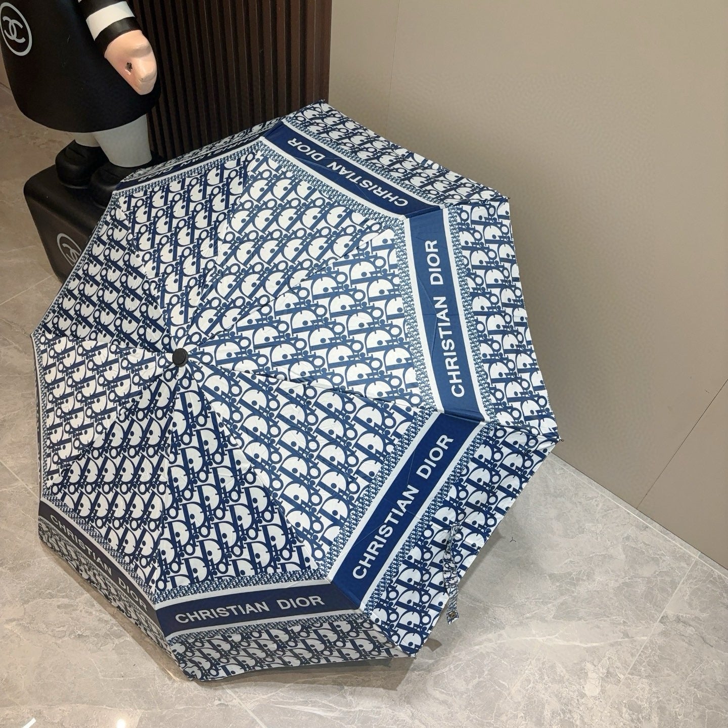 Triple fold automatic folding umbrella