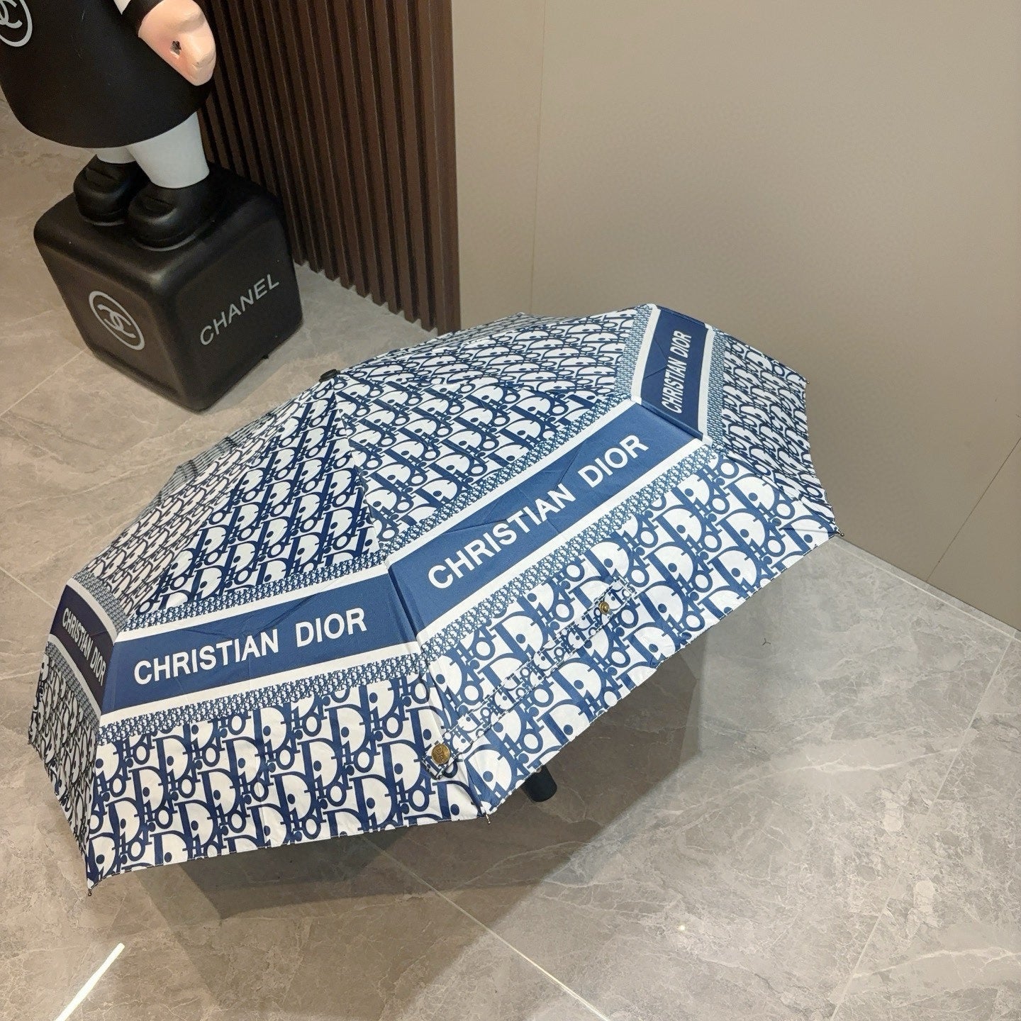 Triple fold automatic folding umbrella