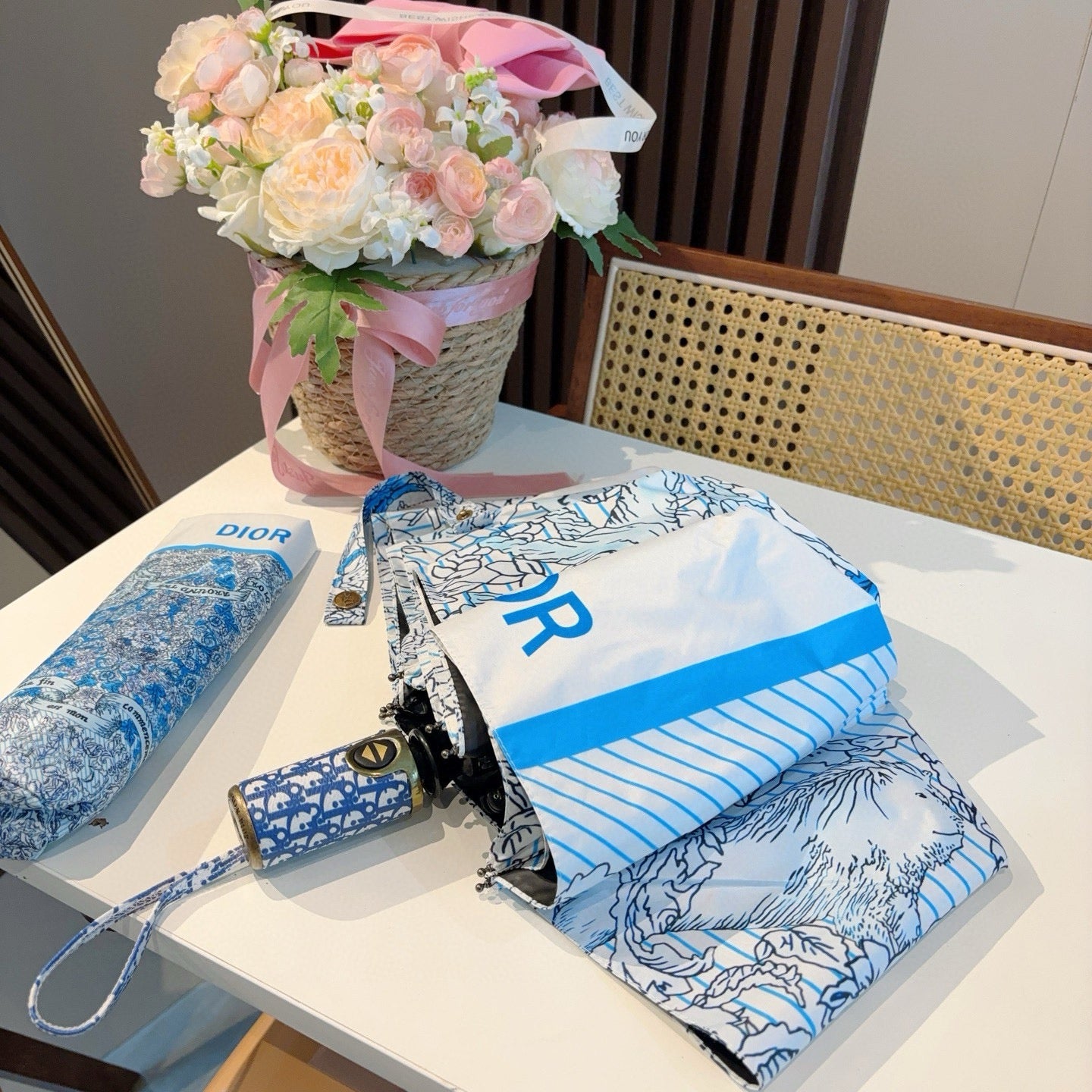 Triple fold automatic folding umbrella