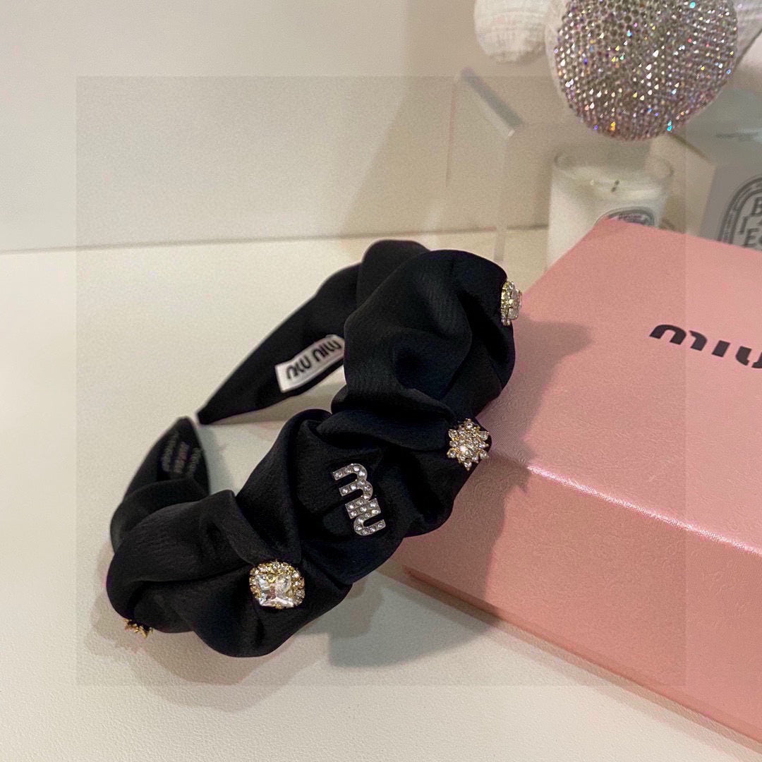 Spring and summer pearl flower bud headband