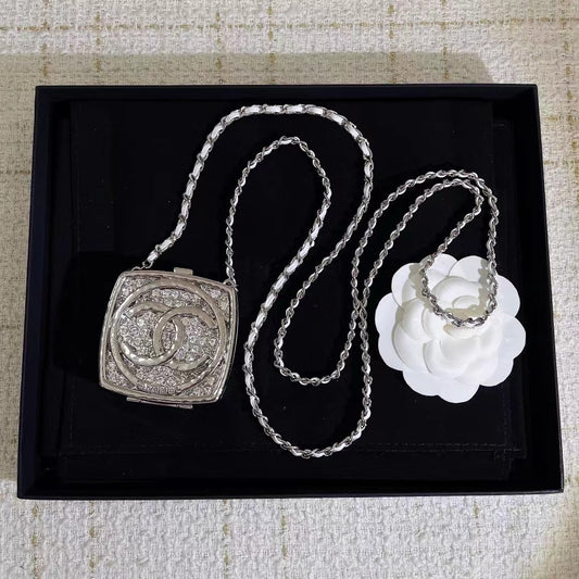 25 early spring series diamond powder bag is sparkling and attractive