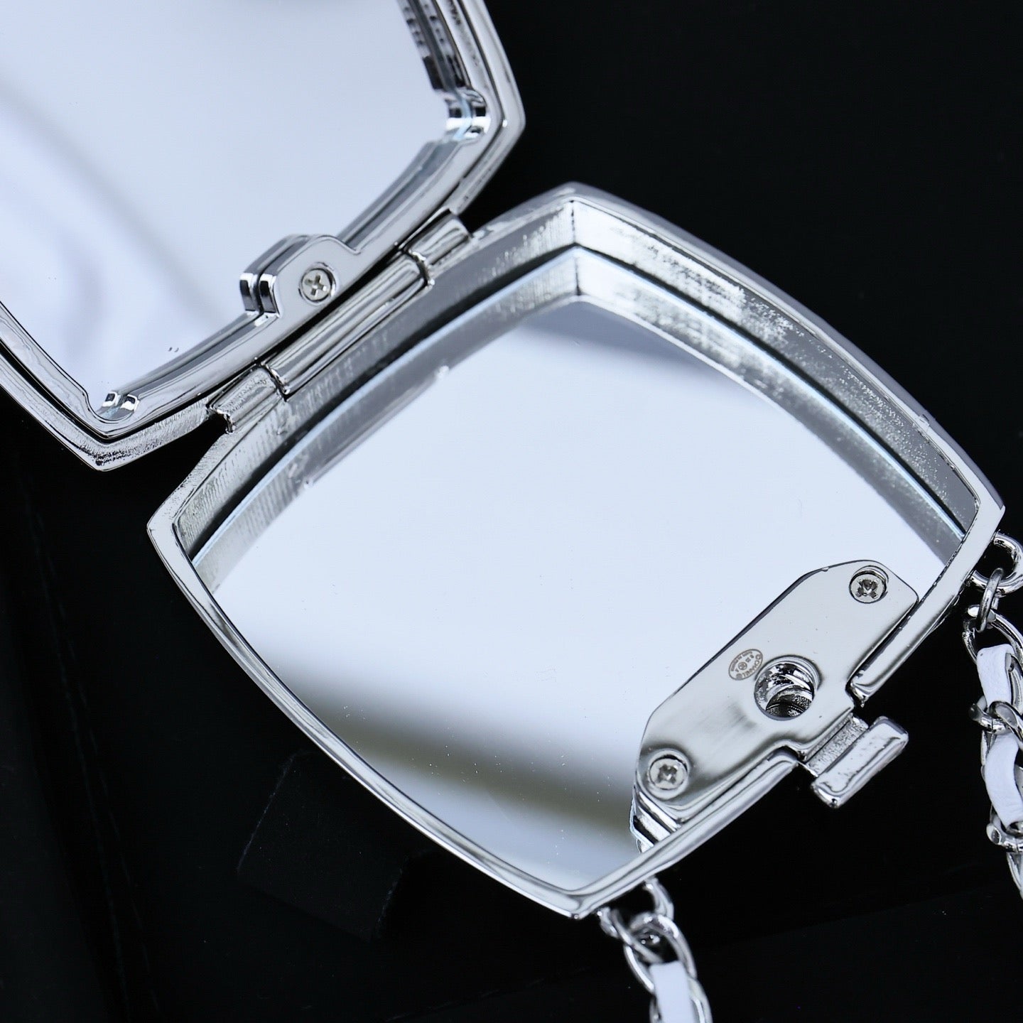 25 early spring series diamond powder bag is sparkling and attractive