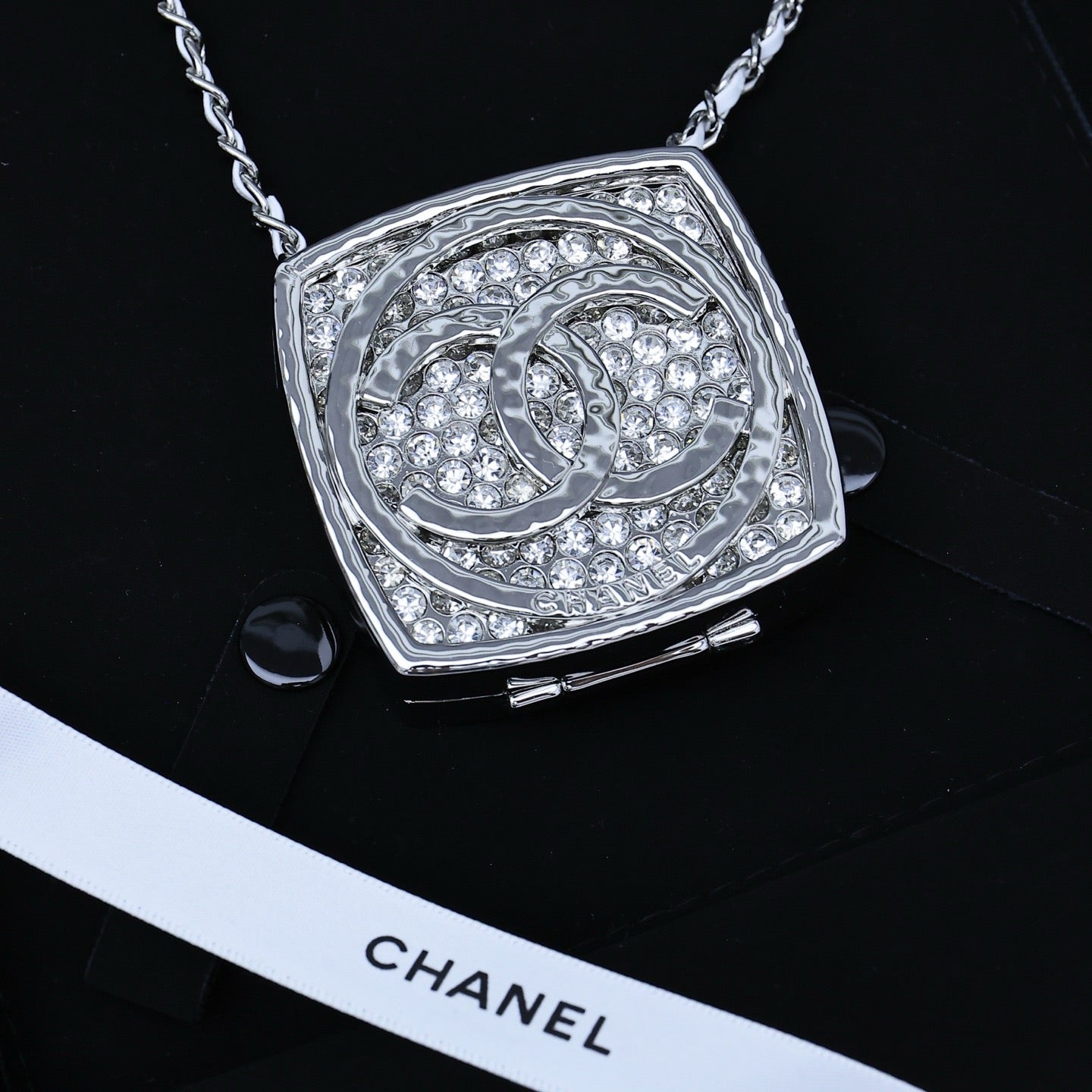 25 early spring series diamond powder bag is sparkling and attractive