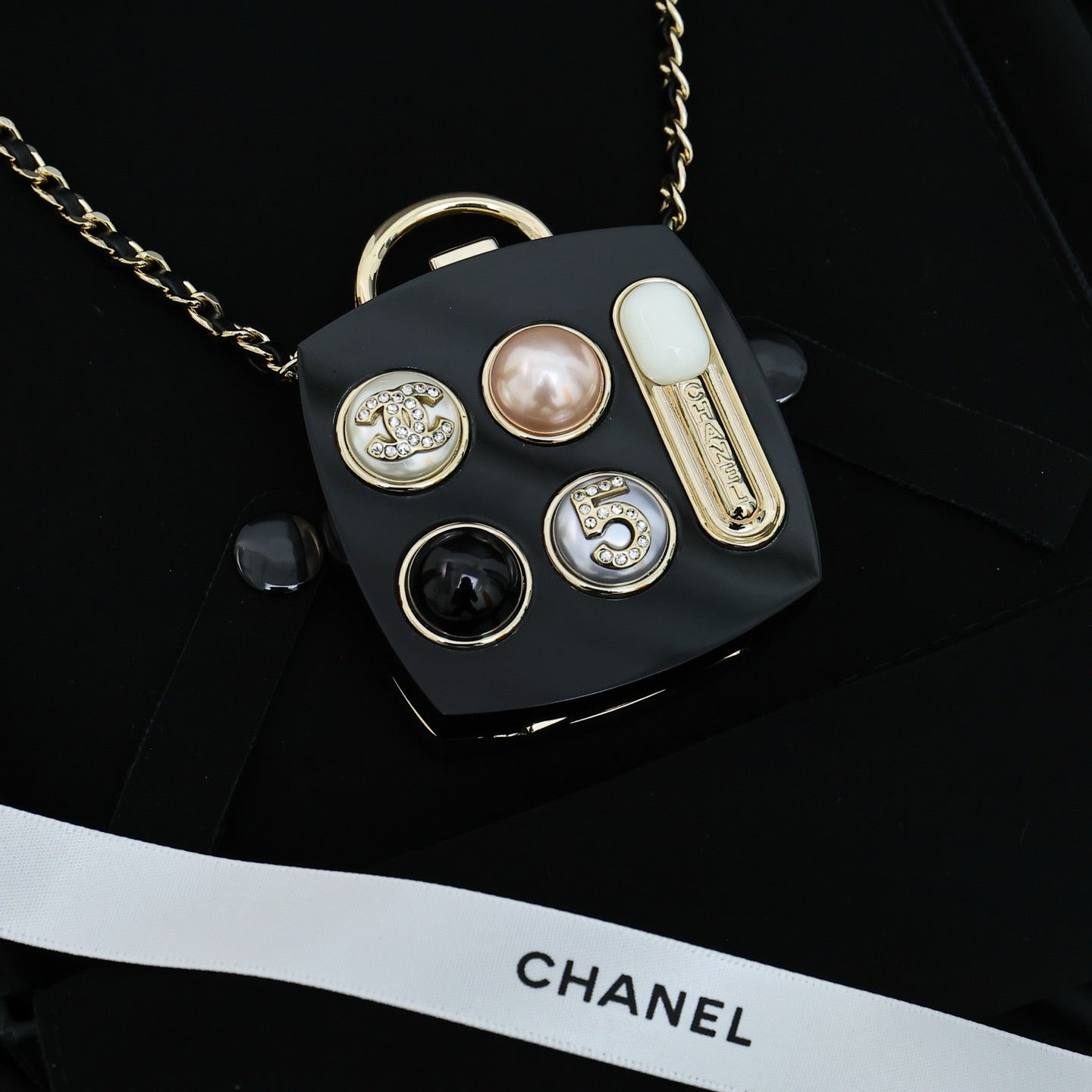 Eye shadow box, also known as mini dinner bag, a popular eye shadow messenger bag