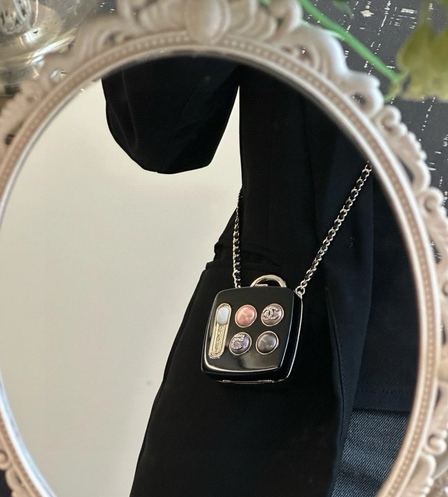 Eye shadow box, also known as mini dinner bag, a popular eye shadow messenger bag