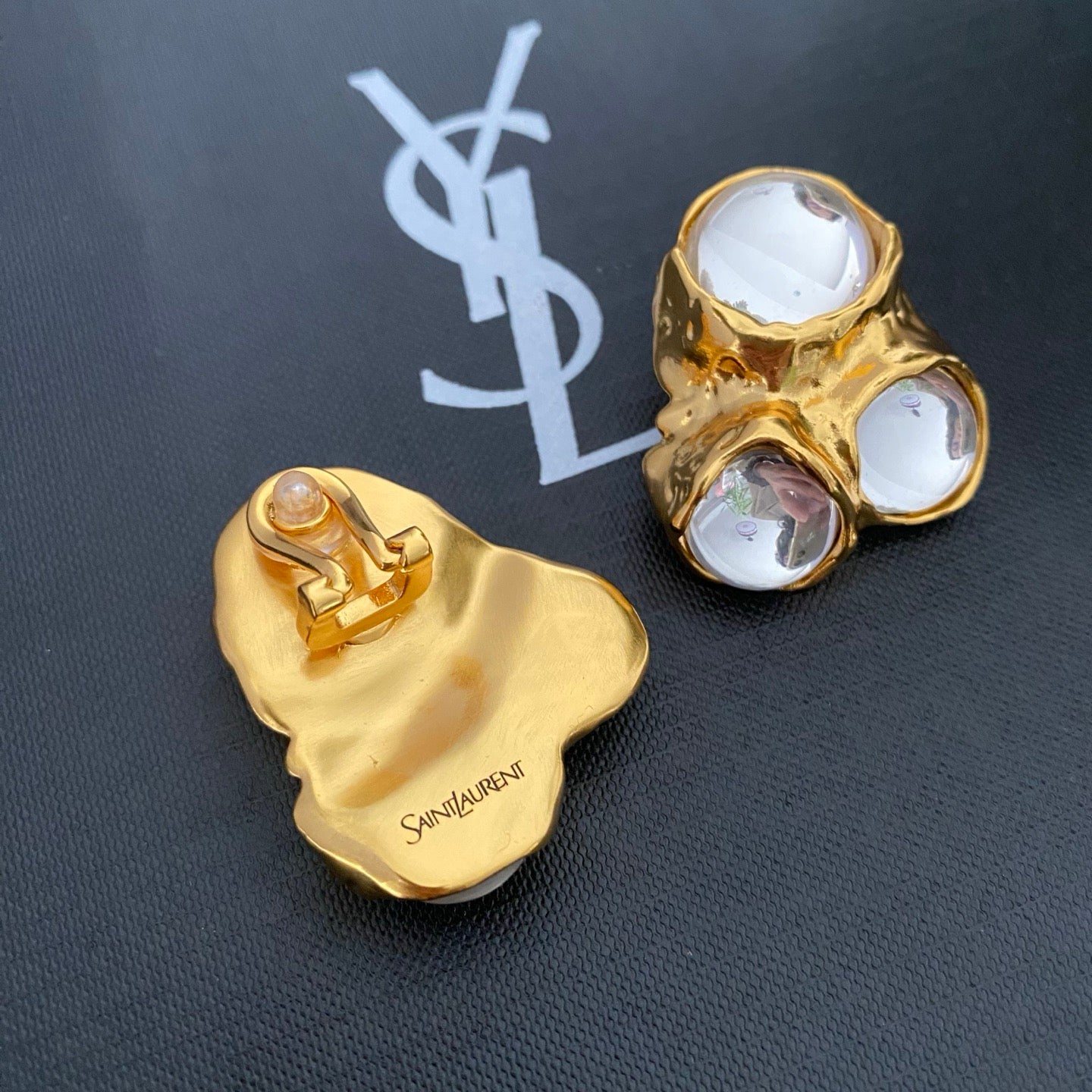 Retro geometric irregular design resin ear clip