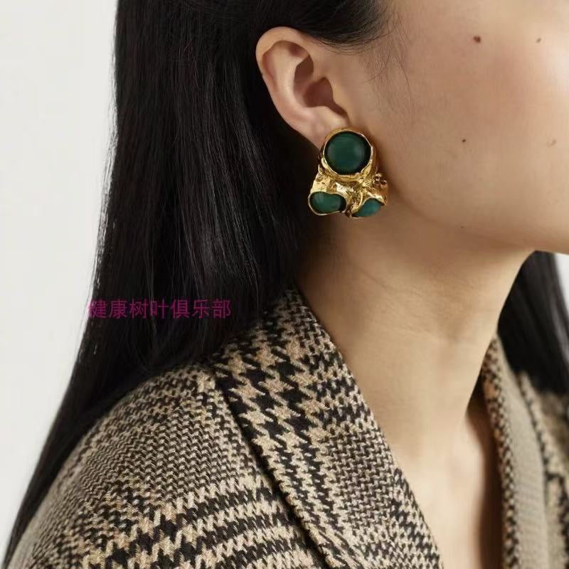 Retro geometric irregular design resin ear clip