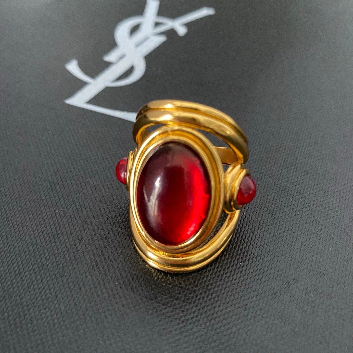 Vintage resin wide hollow ring