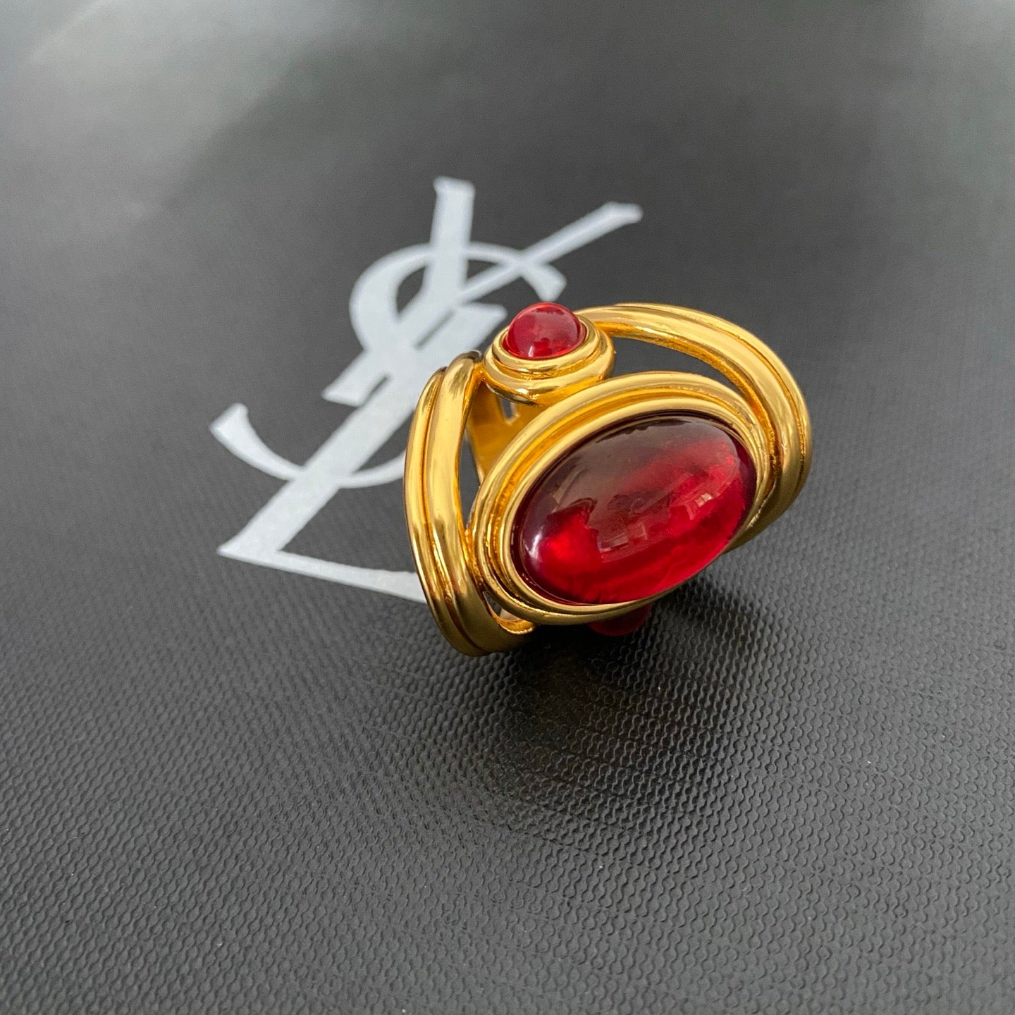 Vintage resin wide hollow ring