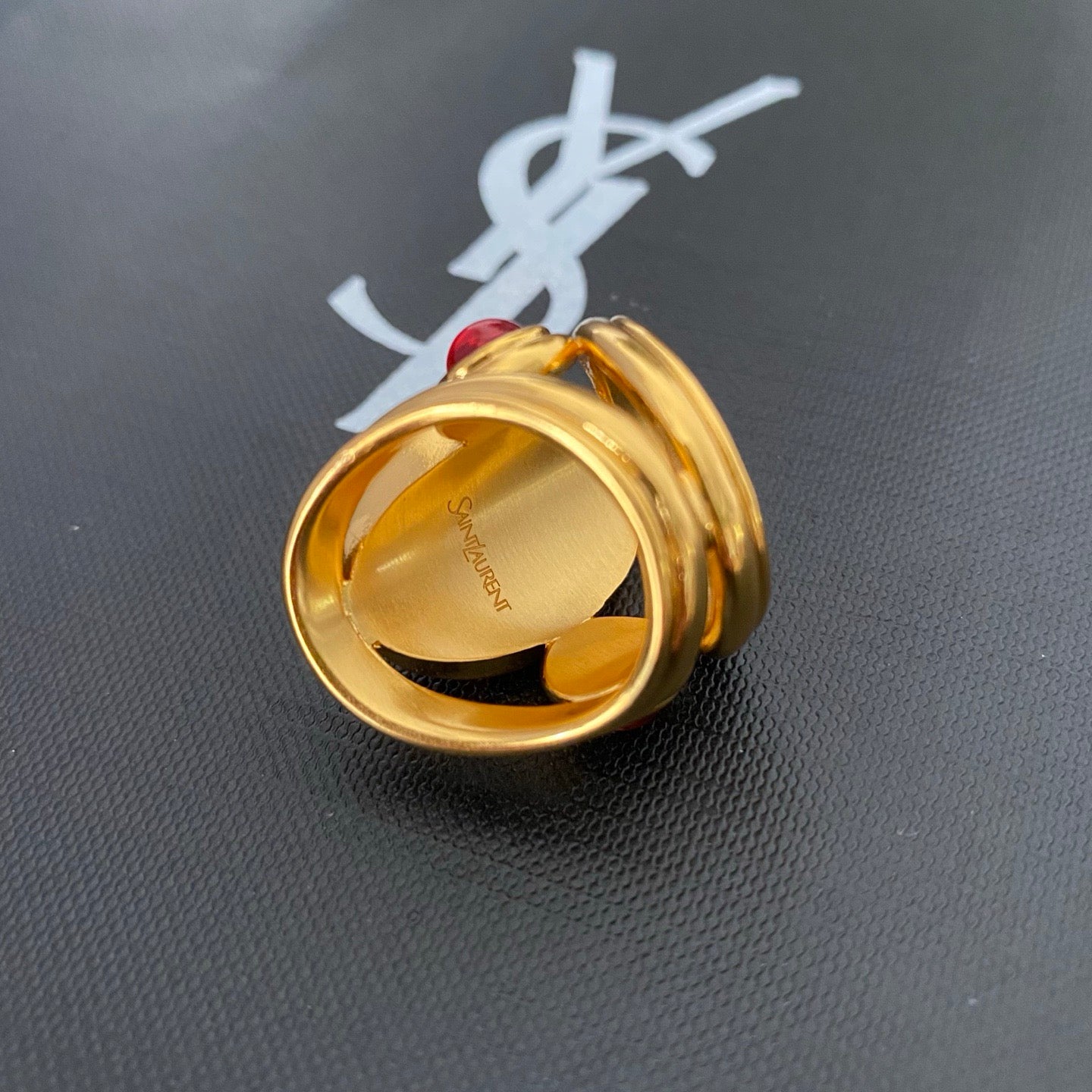 Vintage resin wide hollow ring