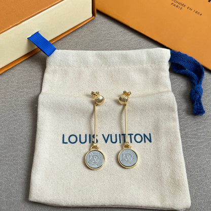 ear stud 🔹🔹 The explosive shipment design is unique, retro and avant-garde.