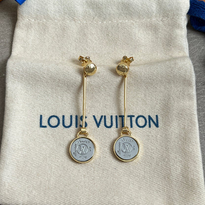 ear stud 🔹🔹 The explosive shipment design is unique, retro and avant-garde.