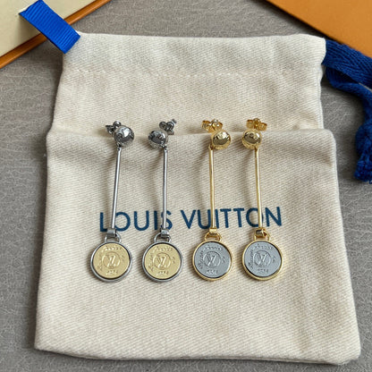 ear stud 🔹🔹 The explosive shipment design is unique, retro and avant-garde.