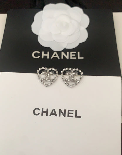Latest model 🆕🆕 Platinum hollow heart earrings