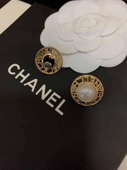 🔥 Hollow letter pearl earrings