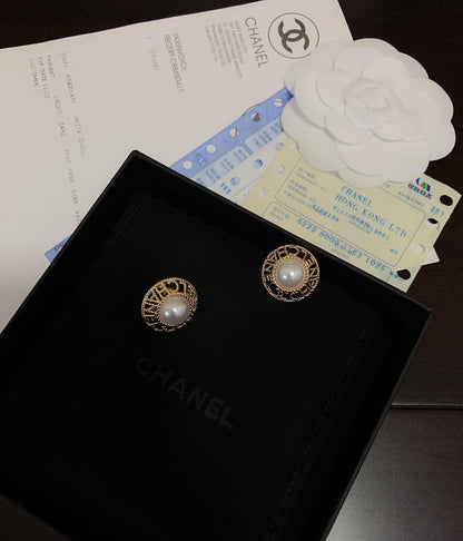 🔥 Hollow letter pearl earrings