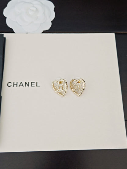 Latest model 🆕🆕 Grid hollowed out heart-shaped earrings