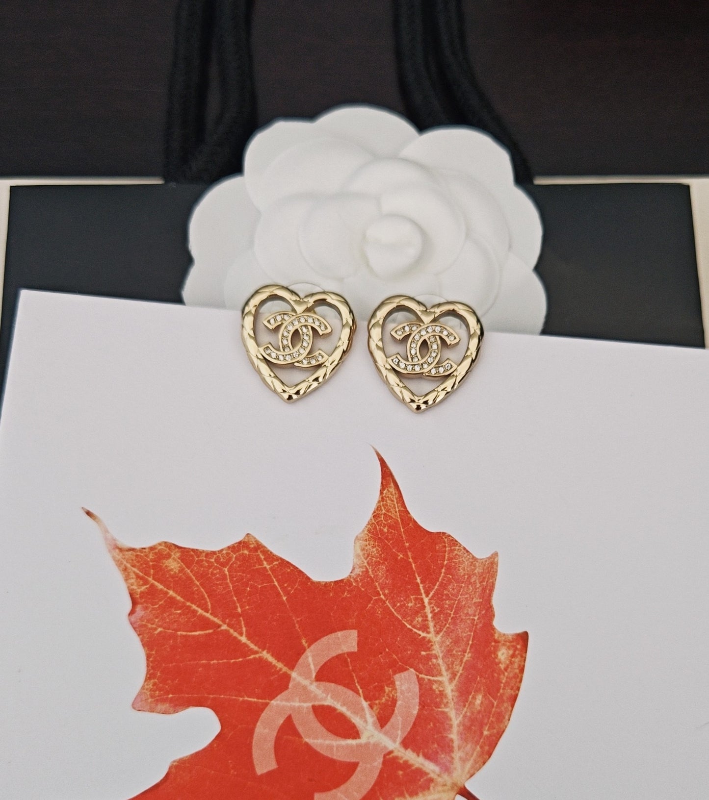 Latest model 🆕🆕 Grid hollowed out heart-shaped earrings