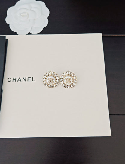Latest model 🆕 White diamond heart-shaped round earrings