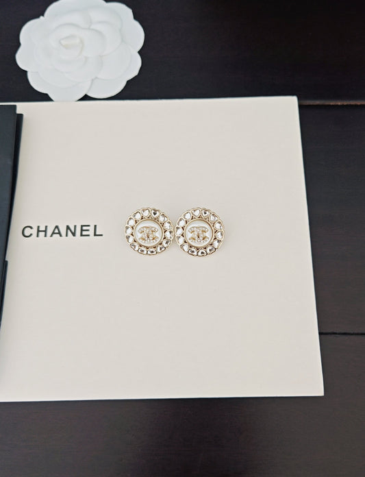 Latest model 🆕 White diamond heart-shaped round earrings