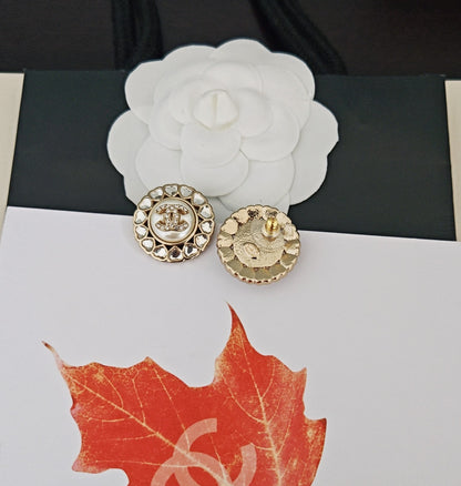 Latest model 🆕 White diamond heart-shaped round earrings