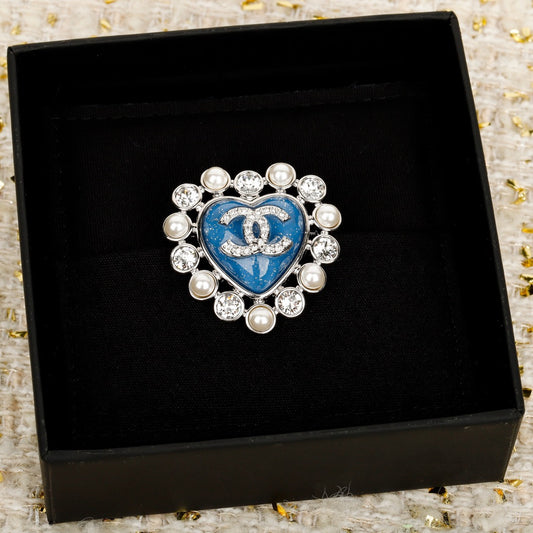 Fragrant Blue Love Pearl Water Diamond Brooch