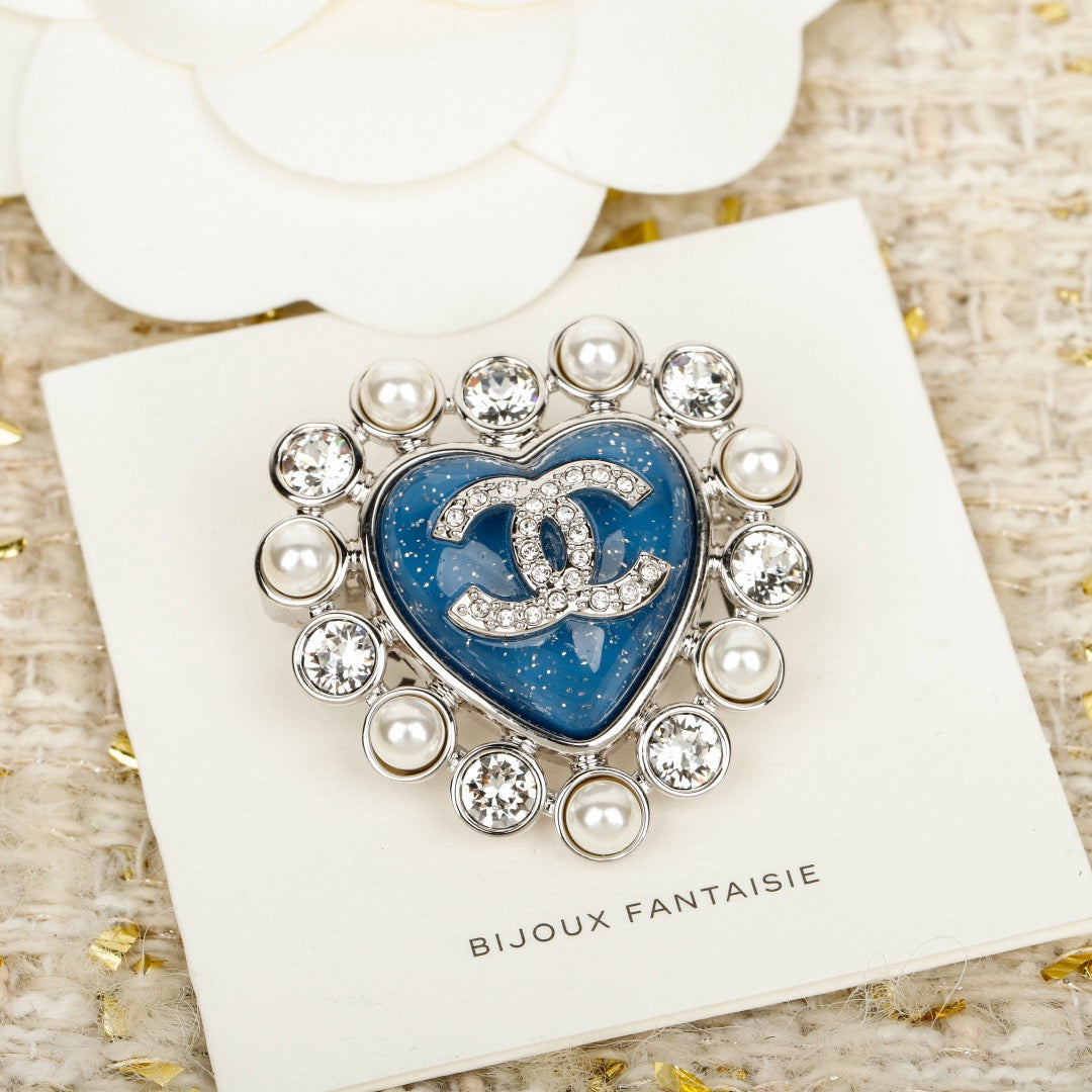 Fragrant Blue Love Pearl Water Diamond Brooch