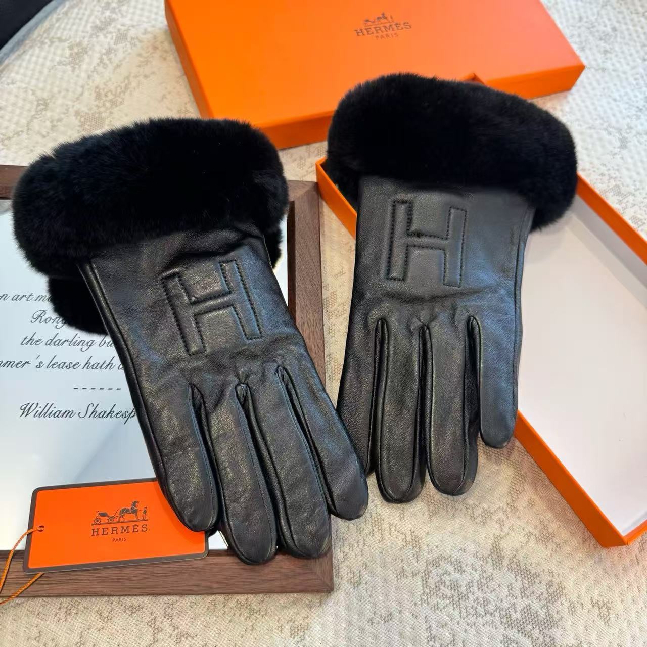 2025 🧤 Winter Lazy Rabbit Hair Sheepskin Gloves