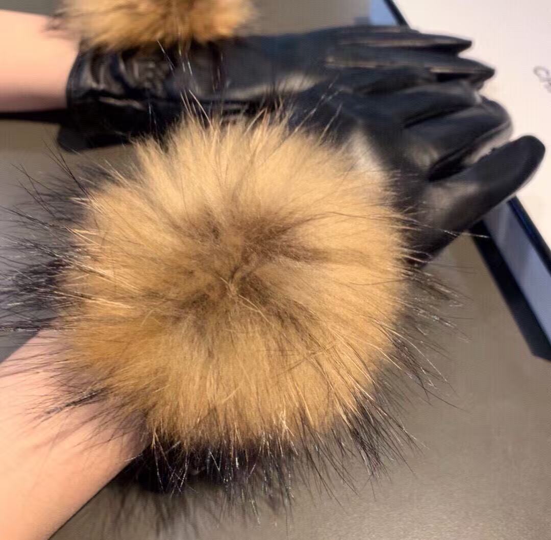 2025 Winter Fox Hairball Touchscreen Gloves