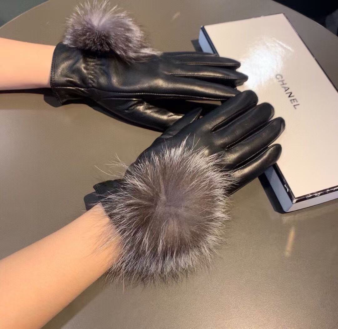 2025 Winter Fox Hairball Touchscreen Gloves