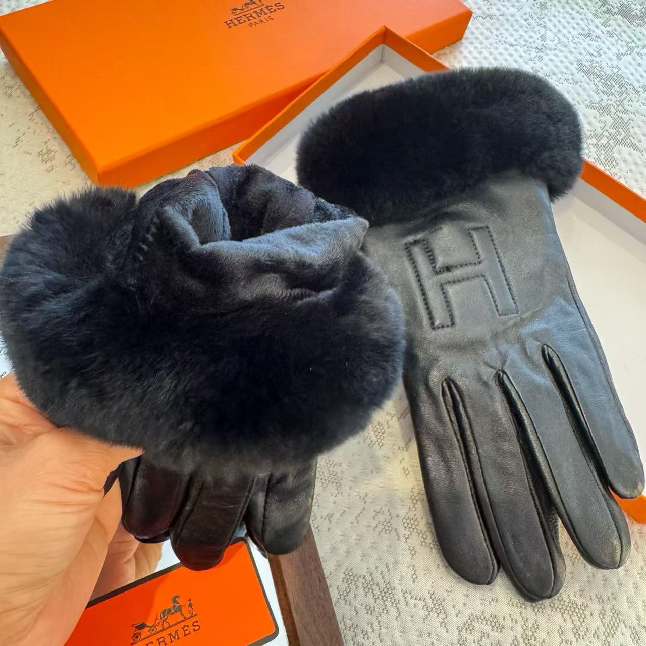 2025 🧤 Winter Lazy Rabbit Hair Sheepskin Gloves