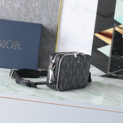 Elegant and practical clutch messenger bag