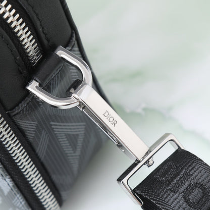 Elegant and practical clutch messenger bag