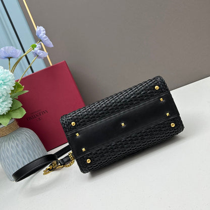 Woven small bags