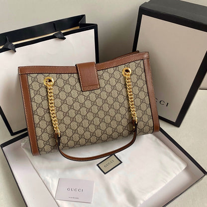 Lockable double strap shoulder bag