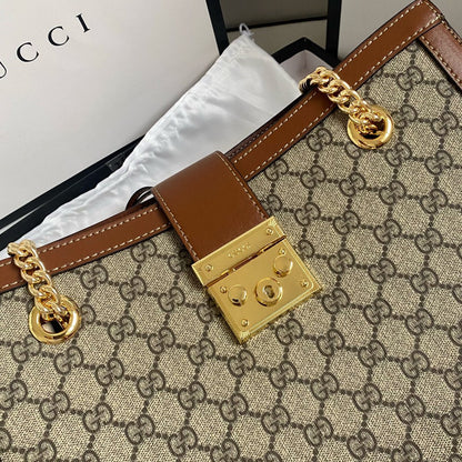 Lockable double strap shoulder bag